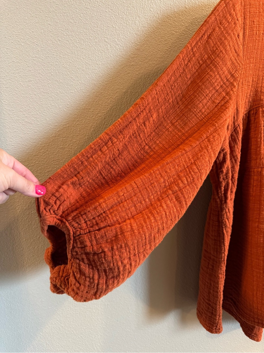 ⭐ 2/$20 Max Studio Rust Orange 100% Cotton Gauze Textured Peasant Blouse - Picture 4 of 8